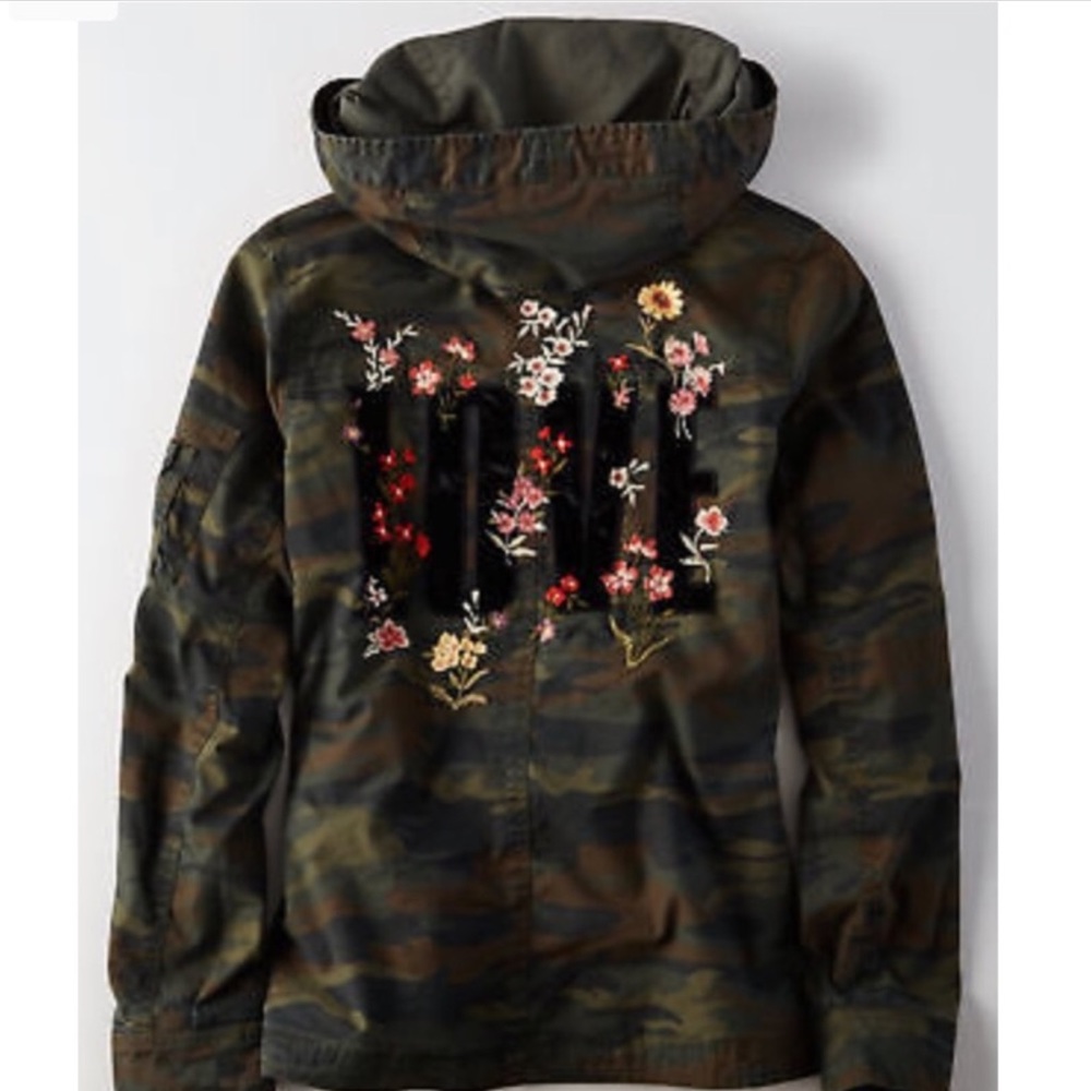 American Eagle Outfitters - camo hooded jacket